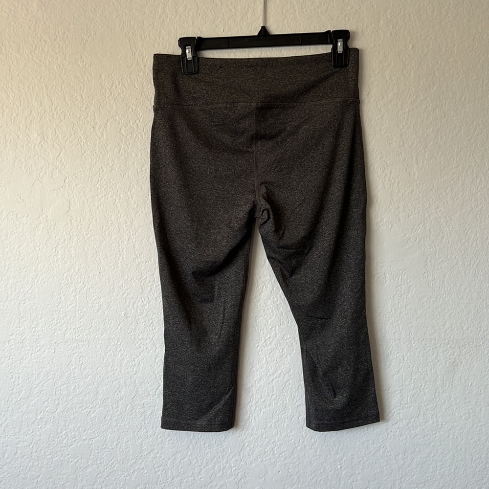 Gray quarter calve, athletic leggings - Picture 2 of 5
